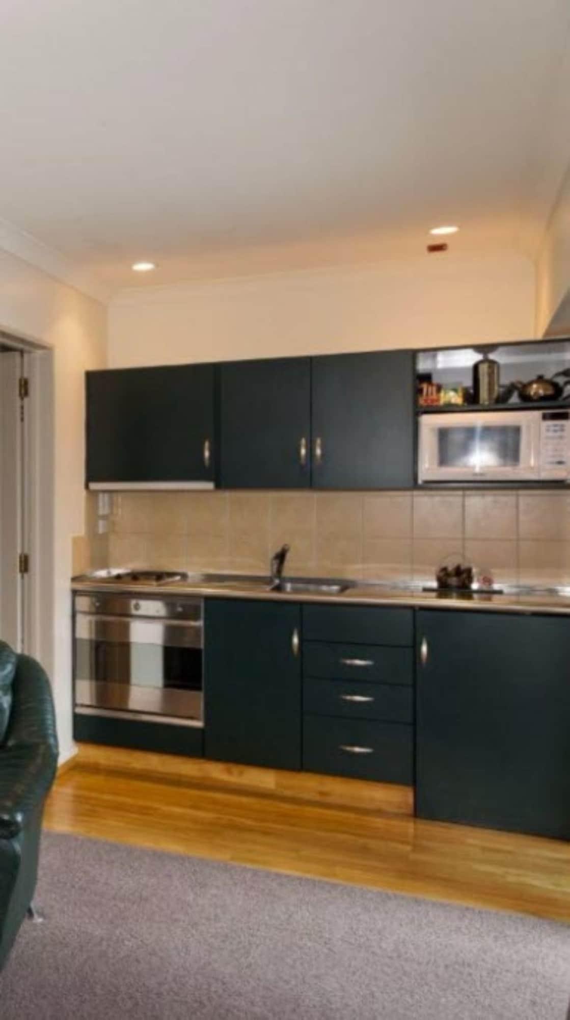 Colombo In The City Christchurch Eksteriør billede A typical kitchen