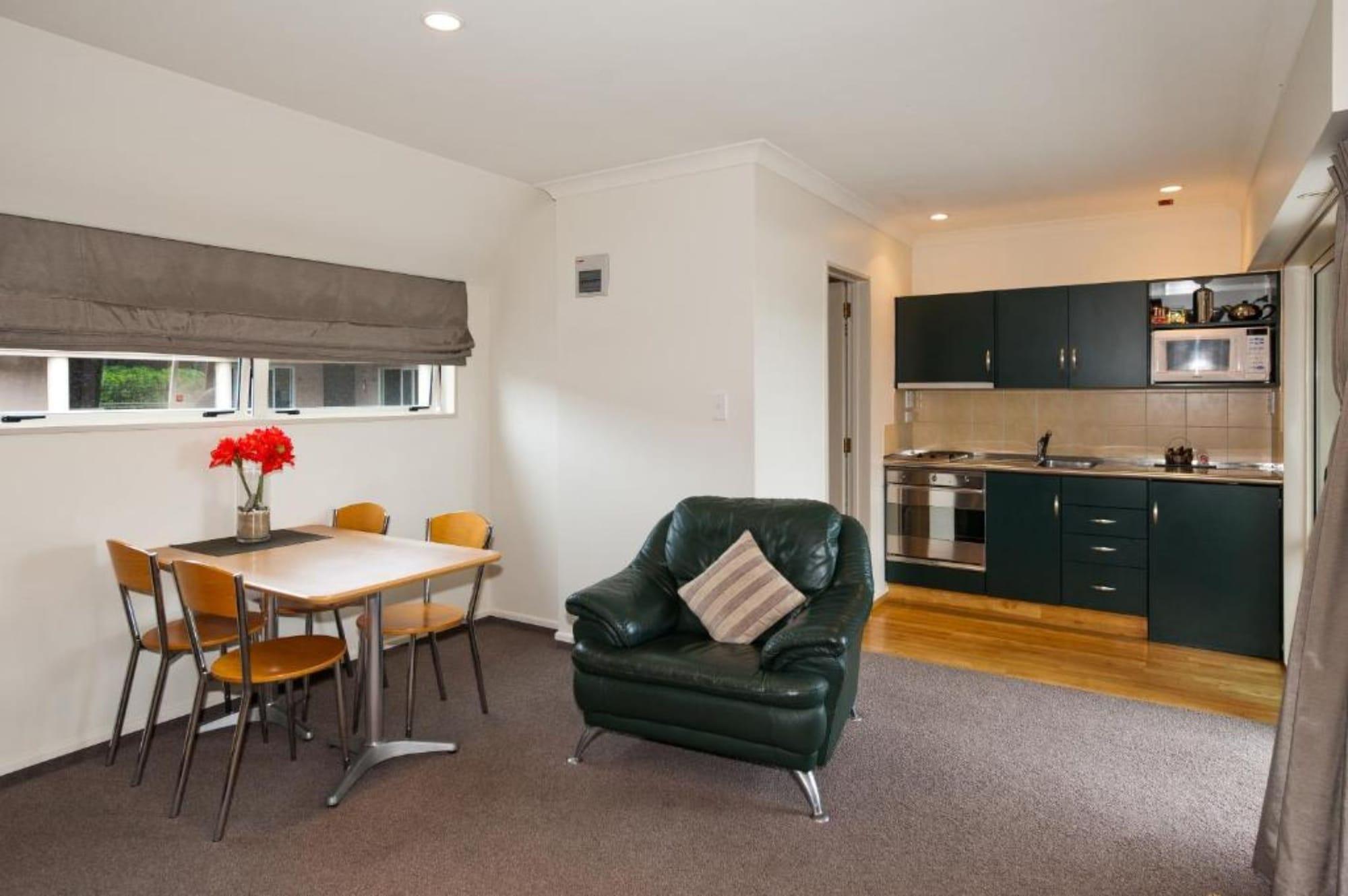 Colombo In The City Christchurch Eksteriør billede A one-bedroom apartment at the University of Waikato's accommodation village