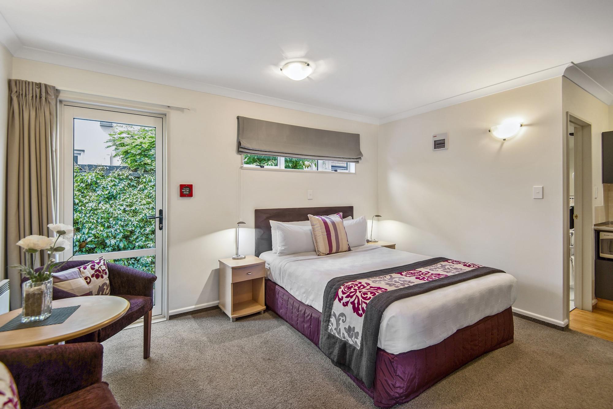 Colombo In The City Christchurch Eksteriør billede A typical hotel room