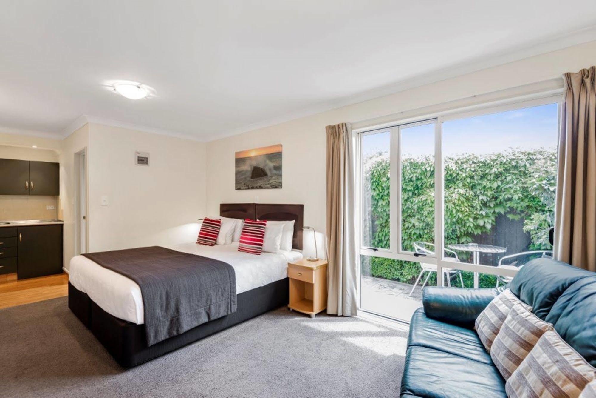 Colombo In The City Christchurch Eksteriør billede A typical studio apartment