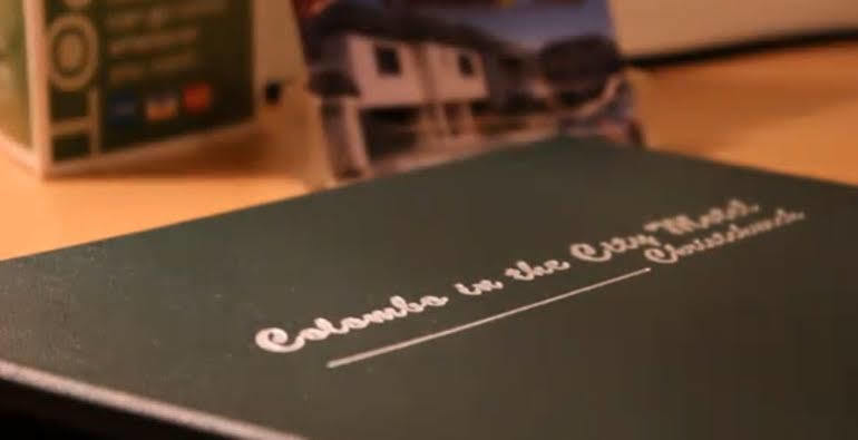Colombo In The City Christchurch Eksteriør billede A book with a dedication